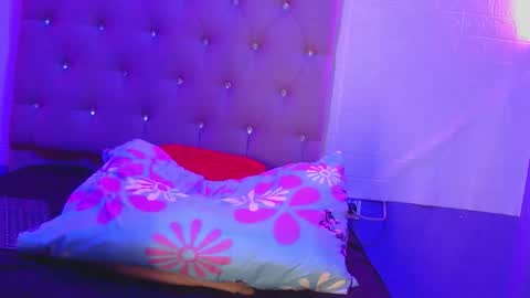 Snapshot of skinny_saraa chatting on 03-12-26, 04:18 skinny_saraa online show from 03-12-26, 04:18