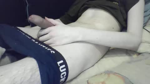 Snapshot of skinnycuteman chatting on 05-30-26, 05:59 skinnycuteb0y online show from 05-30-26, 05:59