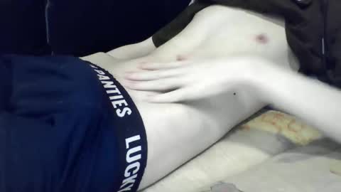 Snapshot of skinnycuteman chatting on 05-31-26, 03:15 skinnycuteb0y online show from 05-31-26, 03:15