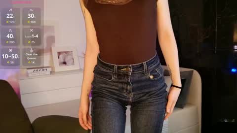 Snapshot of skinnyellie chatting on 05-16-26, 09:13 Ellie online show from 05-16-26, 09:13