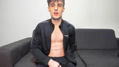 Snapshot of skinnyguywithbigd chatting on 12-19-24, 03:40 skinnyguywithbigd online show from 12-19-24, 03:40