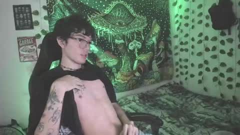 Snapshot of skiny_dann chatting on 04-17-26, 04:37 skiny_dann online show from 04-17-26, 04:37