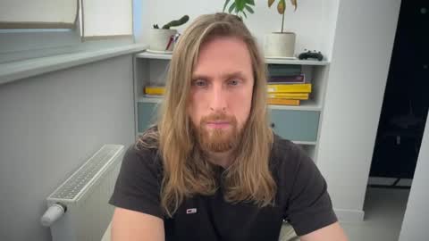 Snapshot of sky_guy25 chatting on 10-17-25, 08:39 sky_guy25 online show from 10-17-25, 08:39