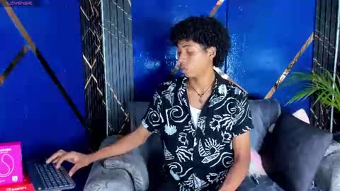 Snapshot of sky_walkerss chatting on 06-14-26, 05:37 sky_walkerss online show from 06-14-26, 05:37
