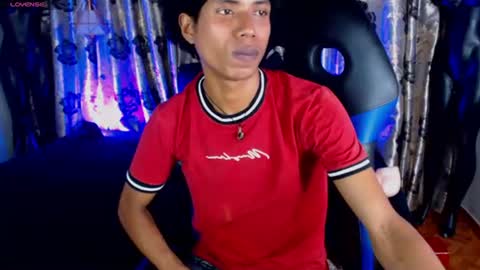 Snapshot of sky_walkerss chatting on 06-23-26, 07:01 sky_walkerss online show from 06-23-26, 07:01
