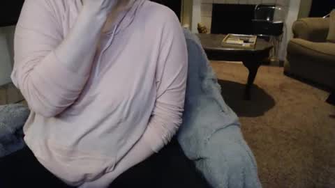 Snapshot of skyblu1 chatting on 05-15-26, 08:21 SKYLE online show from 05-15-26, 08:21