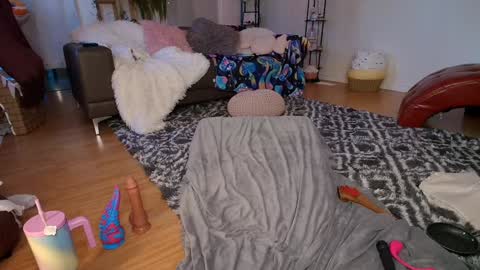 Snapshot of skyewatson chatting on 01-06-25, 10:26 Skye Watson online show from 01-06-25, 10:26