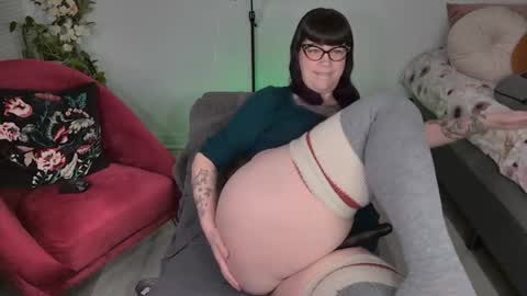 Snapshot of skylar_bird chatting on 12-25-24, 04:33 skylar bird online show from 12-25-24, 04:33