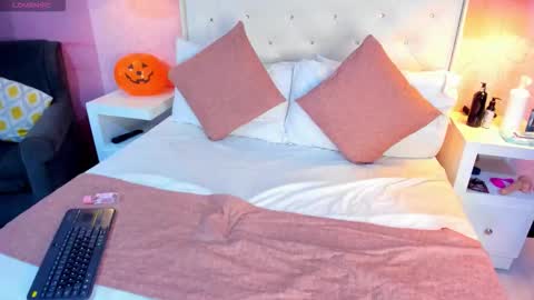 skylerbloom online show from 11-05-25, 03:06