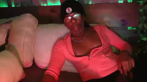 Snapshot of skyonetoo3 chatting on 02-28-25, 05:04 skyonetoo3 online show from 02-28-25, 05:04