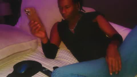 Snapshot of skyonetoo3 chatting on 09-15-25, 04:56 skyonetoo3 online show from 09-15-25, 04:56