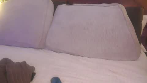 Snapshot of skyonetoo3 chatting on 09-17-25, 07:15 skyonetoo3 online show from 09-17-25, 07:15