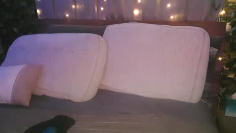 Snapshot of skyonetoo3 chatting on 09-21-25, 12:34 skyonetoo3 online show from 09-21-25, 12:34