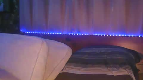 Snapshot of skyonetoo3 chatting on 09-27-25, 04:39 skyonetoo3 online show from 09-27-25, 04:39