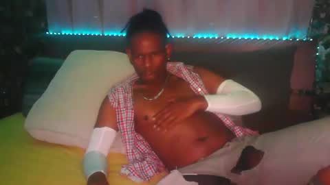 Snapshot of skyonetoo3 chatting on 09-28-25, 01:27 skyonetoo3 online show from 09-28-25, 01:27