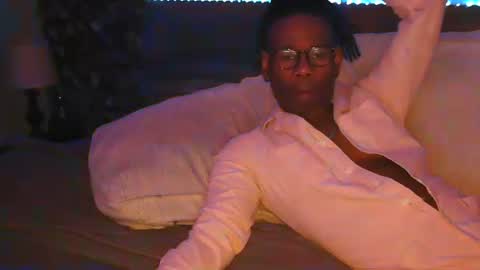 Snapshot of skyonetoo3 chatting on 10-25-25, 08:33 skyonetoo3 online show from 10-25-25, 08:33