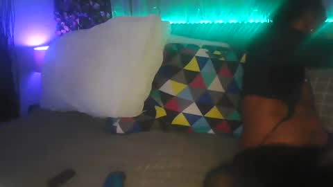 Snapshot of skyonetoo3 chatting on 11-23-25, 03:39 skyonetoo3 online show from 11-23-25, 03:39