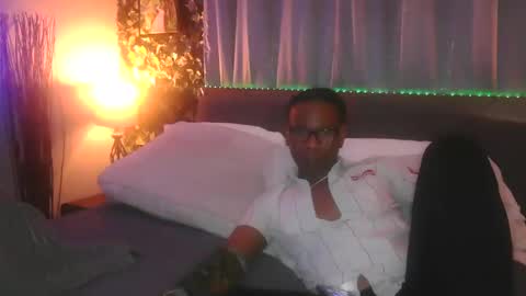 Snapshot of skyonetoo3 chatting on 12-15-25, 06:39 skyonetoo3 online show from 12-15-25, 06:39