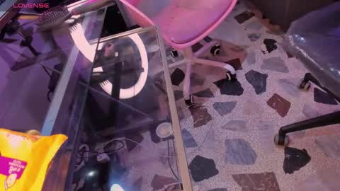 Snapshot of skythompson chatting on 10-25-25, 05:04 skythompson online show from 10-25-25, 05:04