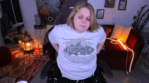 Snapshot of sladadeew chatting on 01-18-25, 03:27 Slada Deew online show from 01-18-25, 03:27