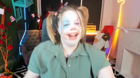 Snapshot of sladadeew chatting on 02-10-25, 12:08 Slada Deew online show from 02-10-25, 12:08