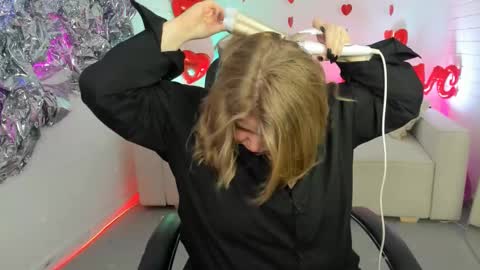 Snapshot of sladadeew chatting on 02-17-25, 09:03 Slada Deew online show from 02-17-25, 09:03