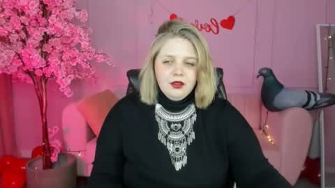 Snapshot of sladadeew chatting on 02-18-25, 12:06 Slada Deew online show from 02-18-25, 12:06