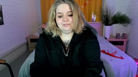 Snapshot of sladadeew chatting on 03-11-25, 08:20 Slada Deew online show from 03-11-25, 08:20