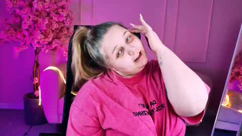 Snapshot of sladadeew chatting on 11-13-25, 06:01 Slada Deew online show from 11-13-25, 06:01