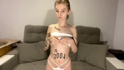 Snapshot of sleepysonya chatting on 05-08-26, 10:37 Sofia online show from 05-08-26, 10:37