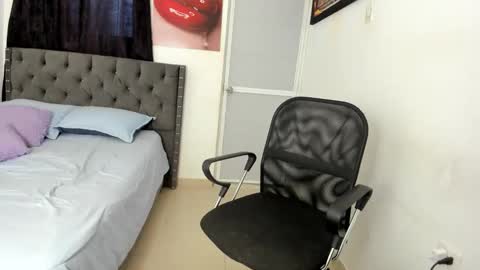 Snapshot of slim_master12 chatting on 04-30-26, 09:30 slim_master12 online show from 04-30-26, 09:30