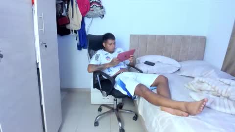 Snapshot of slim_master12 chatting on 05-23-26, 09:52 slim_master12 online show from 05-23-26, 09:52