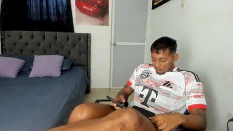 Snapshot of slim_master12 chatting on 06-15-26, 06:21 slim_master12 online show from 06-15-26, 06:21