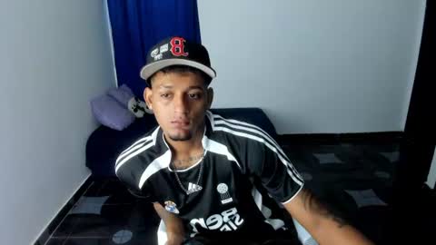 Snapshot of slim_master12 chatting on 07-06-26, 10:23 slim_master12 online show from 07-06-26, 10:23