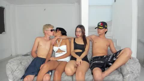 boy without tattoo Bryan -- with tatto Alan - New girl harper online show from 11-12-25, 08:30