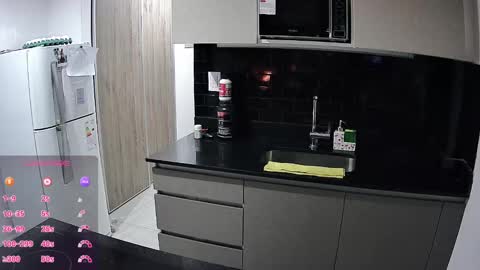 Snapshot of slimbaby69 chatting on 03-10-25, 02:28 Ivi online show from 03-10-25, 02:28