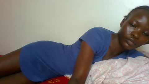 Snapshot of slimdiva chatting on 10-01-25, 07:36 slimdiva online show from 10-01-25, 07:36