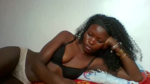 Snapshot of slimdiva chatting on 10-06-25, 06:33 slimdiva online show from 10-06-25, 06:33