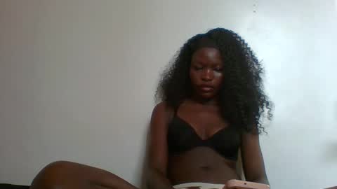 Snapshot of slimdiva chatting on 10-25-25, 04:31 slimdiva online show from 10-25-25, 04:31