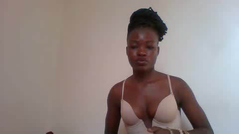 Snapshot of slimdiva chatting on 11-03-25, 04:36 slimdiva online show from 11-03-25, 04:36