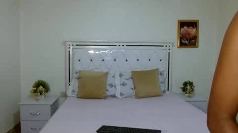 Snapshot of slimebonie chatting on 09-20-25, 06:53 purity online show from 09-20-25, 06:53