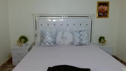 Snapshot of slimebonie chatting on 10-21-25, 06:19 purity online show from 10-21-25, 06:19