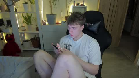 Mila online show from 02-10-25, 01:55