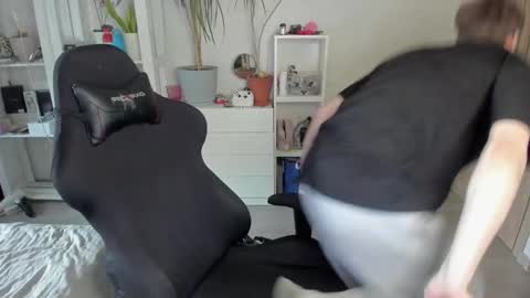 Mila online show from 03-04-25, 12:55