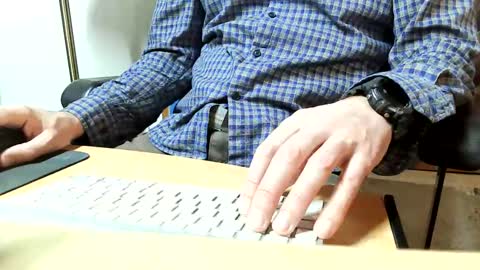 Snapshot of slogrow_uncut chatting on 12-12-24, 06:42 SlowGrow Uncut online show from 12-12-24, 06:42