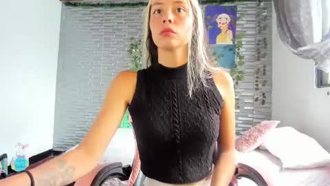 Snapshot of slone03 chatting on 10-20-25, 07:03 slone03 online show from 10-20-25, 07:03