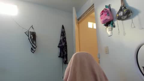 Snapshot of slone03 chatting on 11-17-25, 06:57 slone03 online show from 11-17-25, 06:57