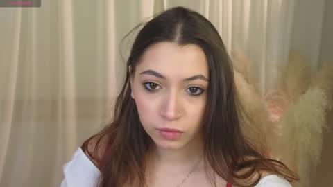 Emilia online show from 02-10-26, 12:20