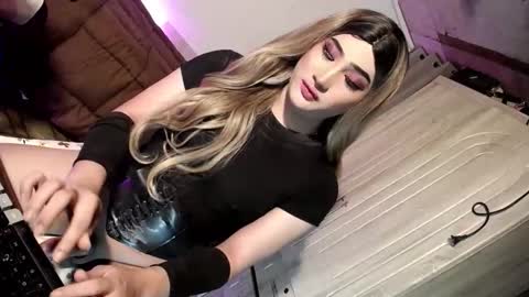 Nathalie online show from 05-20-26, 05:35