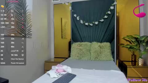 Paola  online show from 02-13-25, 11:17